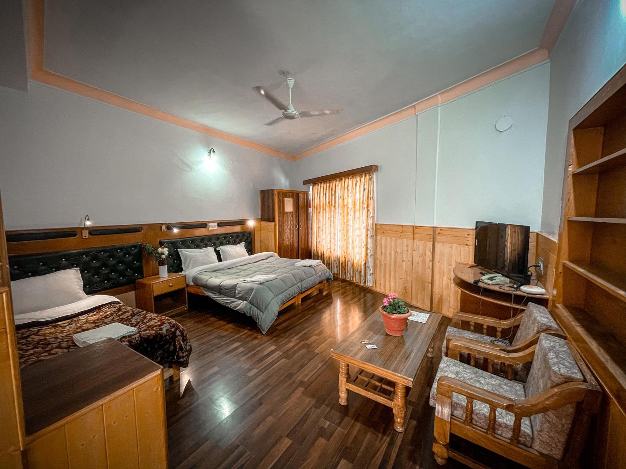 Hotel Shaynam 레 외부 사진
