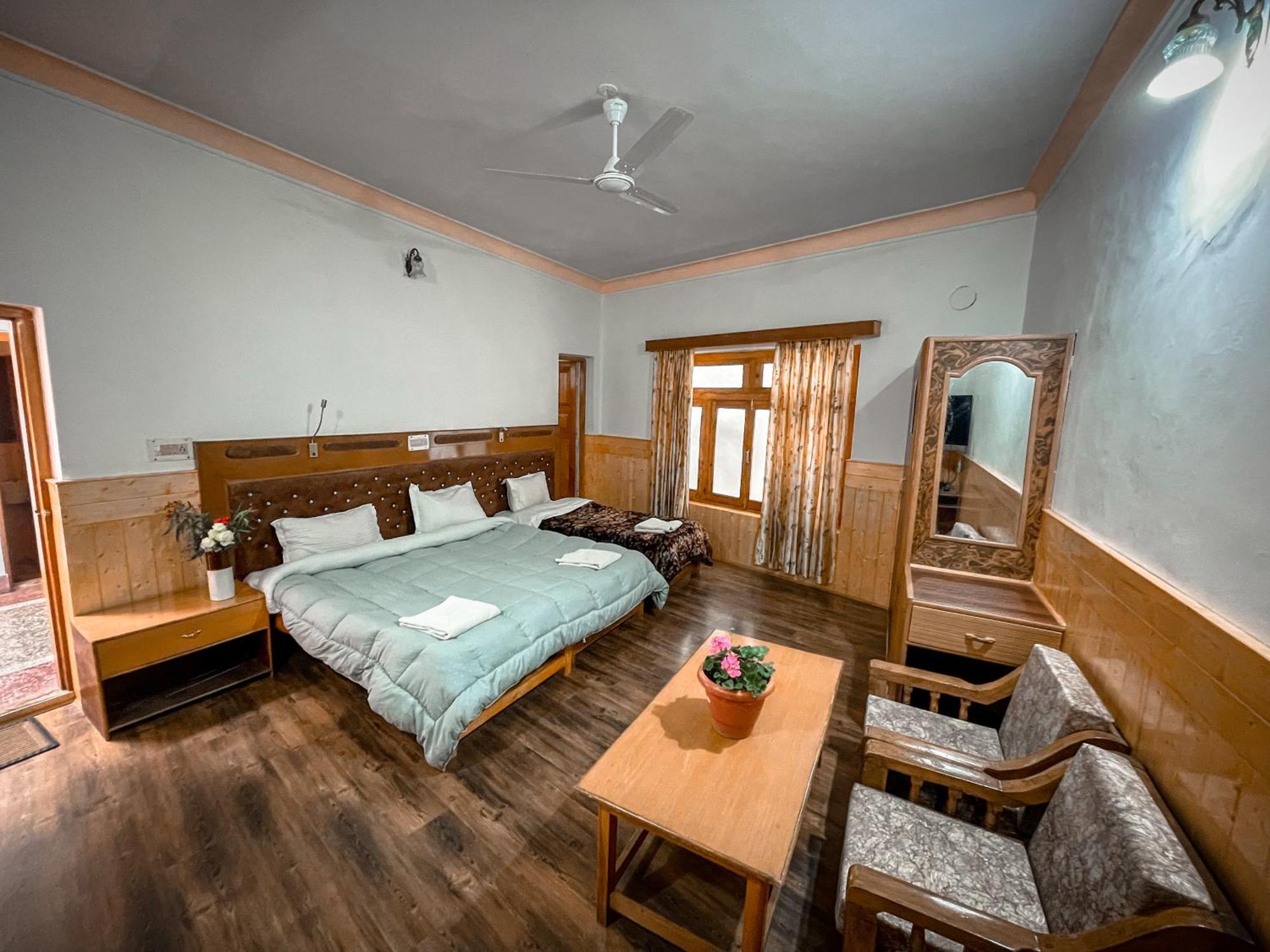 Hotel Shaynam 레 외부 사진