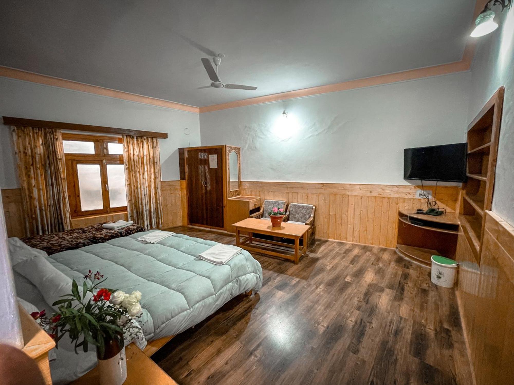 Hotel Shaynam 레 외부 사진