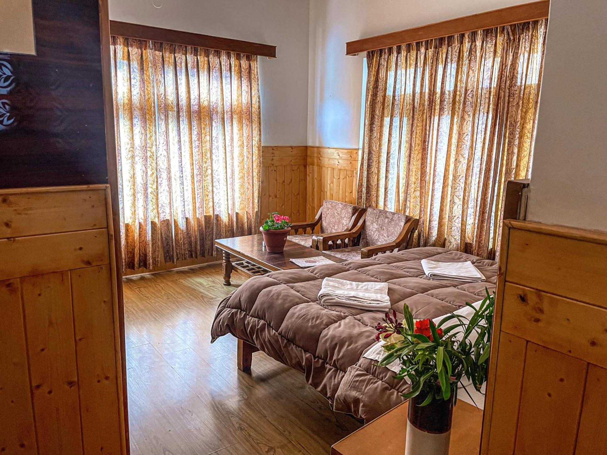 Hotel Shaynam 레 외부 사진