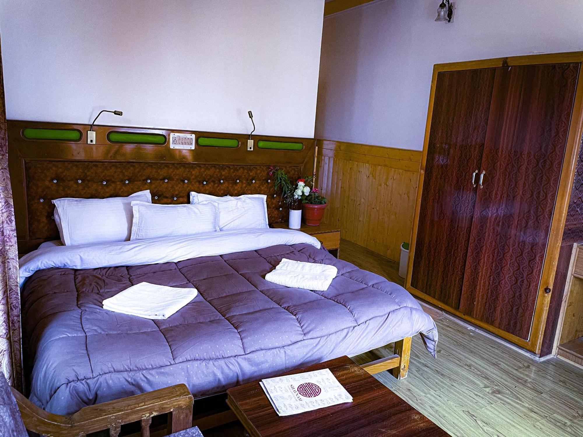 Hotel Shaynam 레 외부 사진